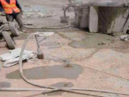 全州水泥混凝土路面板底注浆技术 路面脱空注浆整治方案