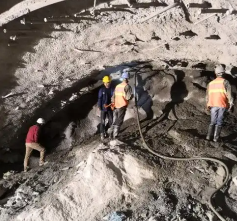 全州拱顶带模注浆料的施工流程及注意事项